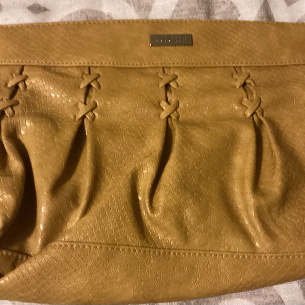 Miche classic mustard in color